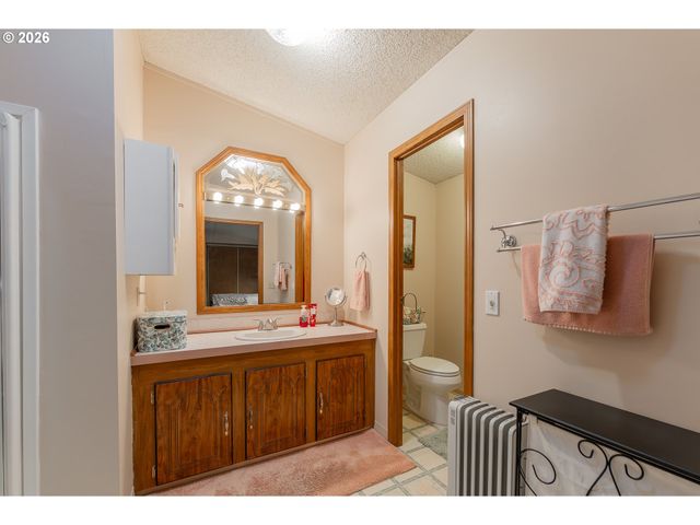 623 SHADOW RANCH Ln, Roseburg, OR 97470