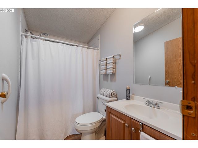 623 SHADOW RANCH Ln, Roseburg, OR 97470