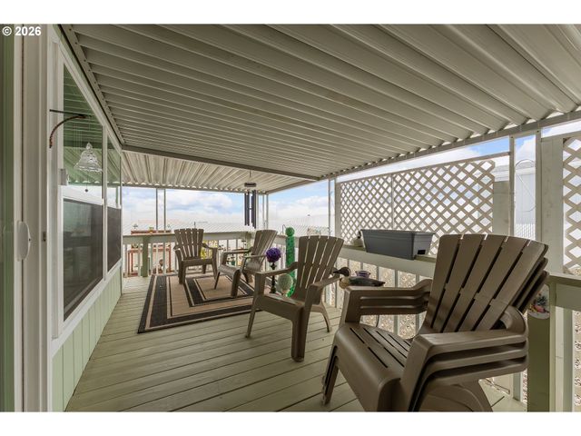 623 SHADOW RANCH Ln, Roseburg, OR 97470