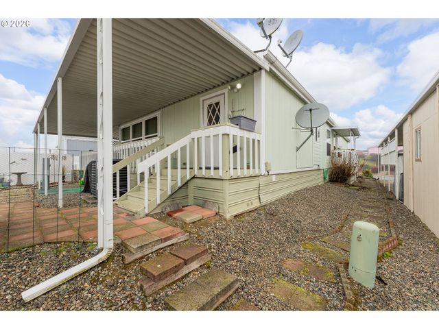 623 SHADOW RANCH Ln, Roseburg, OR 97470