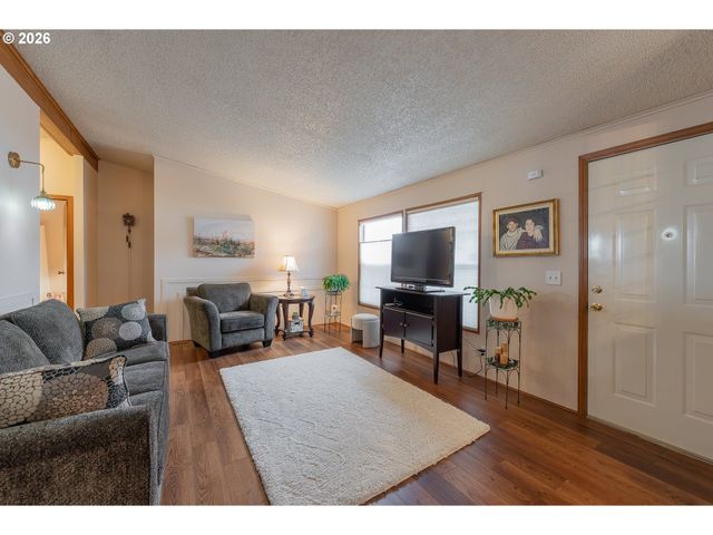 623 SHADOW RANCH Ln, Roseburg, OR 97470