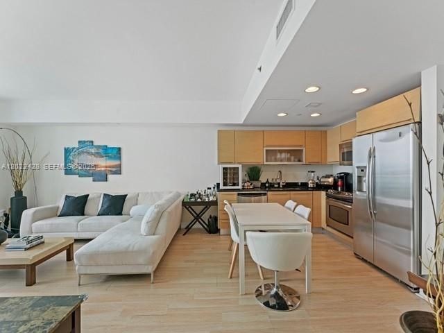 951 Brickell Ave 2808, Miami, FL 33131