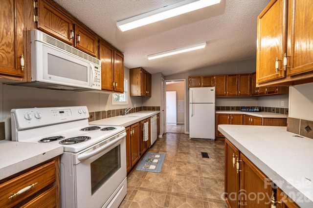 3825 Berry Creek Circle, Granite Falls, NC 28630