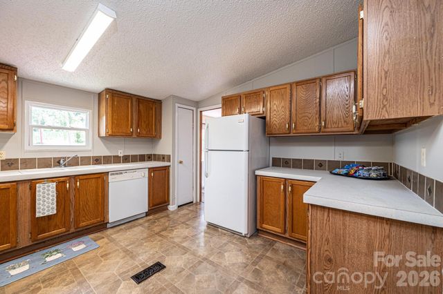 3825 Berry Creek Circle, Granite Falls, NC 28630