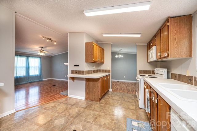 3825 Berry Creek Circle, Granite Falls, NC 28630