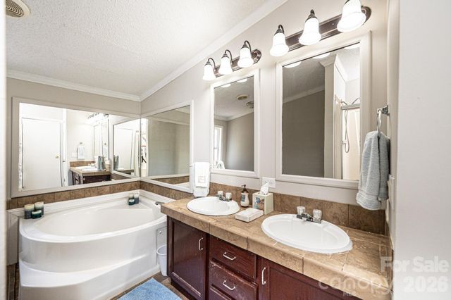 3825 Berry Creek Circle, Granite Falls, NC 28630