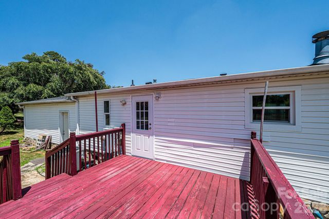 3825 Berry Creek Circle, Granite Falls, NC 28630