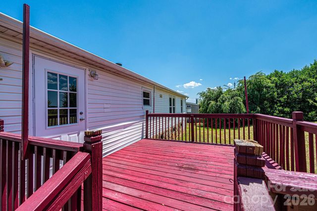 3825 Berry Creek Circle, Granite Falls, NC 28630