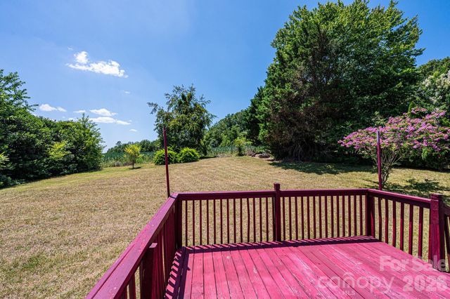 3825 Berry Creek Circle, Granite Falls, NC 28630