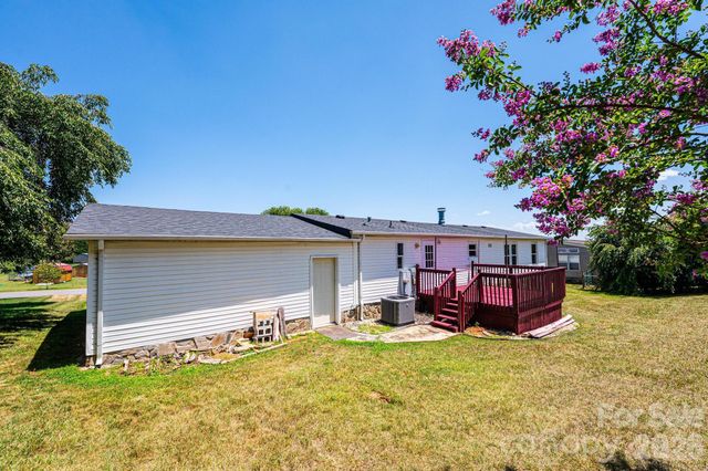 3825 Berry Creek Circle, Granite Falls, NC 28630