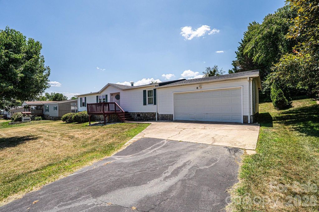 3825 Berry Creek Circle, Granite Falls, NC 28630