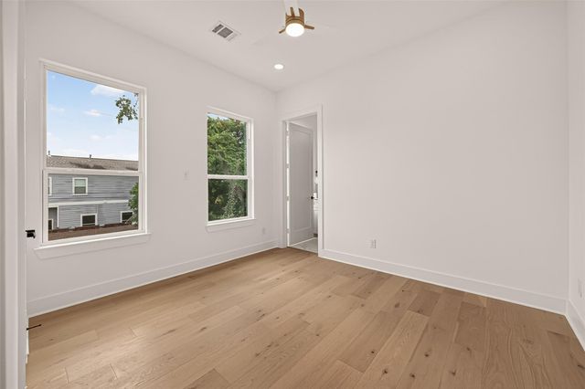 602 Jewett Street B, Houston, TX 77009