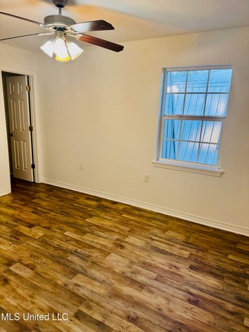 590 Royal Oak Drive, 1, Pass Christian, MS 39571