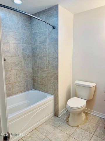 590 Royal Oak Drive, 1, Pass Christian, MS 39571