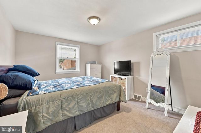 515 HAZEL AVE, Folsom, PA 19033
