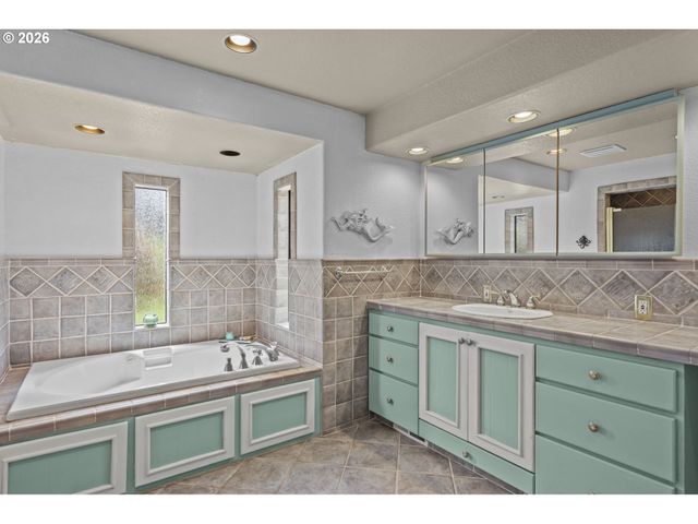 23411 Se BORGES Rd, Damascus, OR 97089