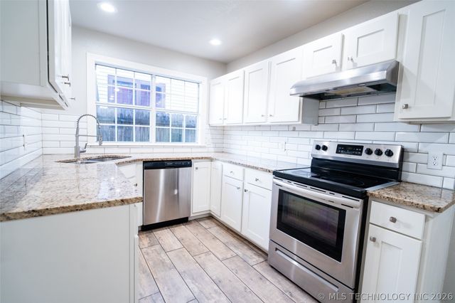 405 E D Street, Jenks, OK 74037