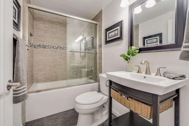 813 Montgomery Street, Mountain View, CA 94041