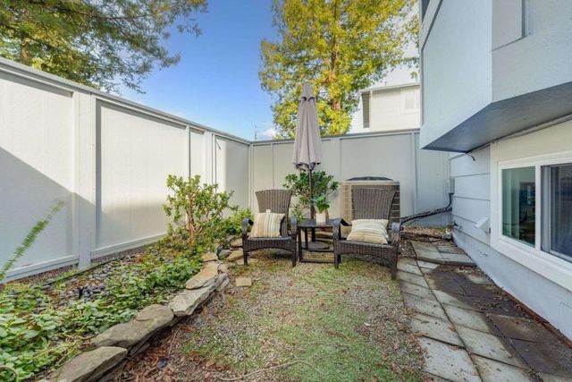 813 Montgomery Street, Mountain View, CA 94041