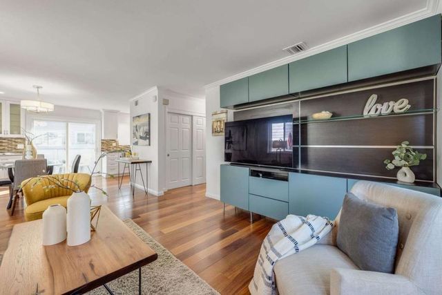 813 Montgomery Street, Mountain View, CA 94041