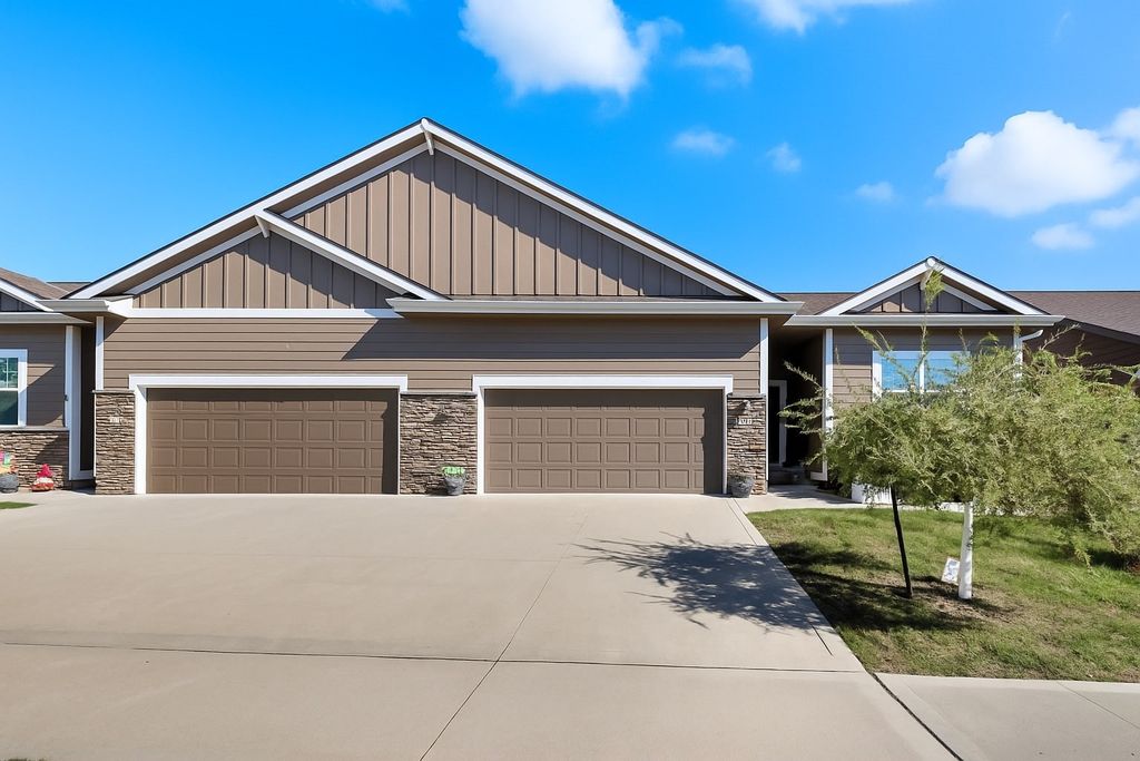 1130 NE 17th Lane, Ankeny, IA 50021