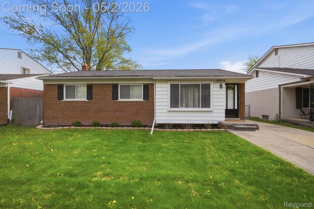 19704 Parkside Street, St. Clair Shores, MI 48080