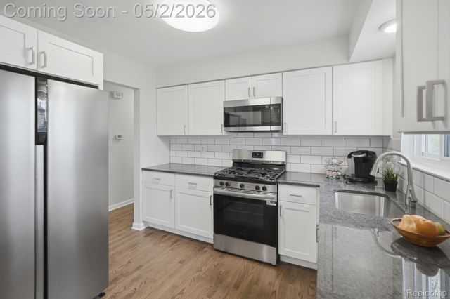 19704 Parkside Street, St. Clair Shores, MI 48080