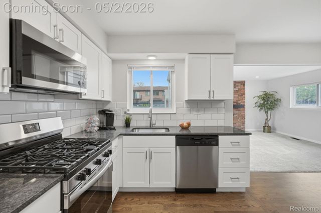 19704 Parkside Street, St. Clair Shores, MI 48080