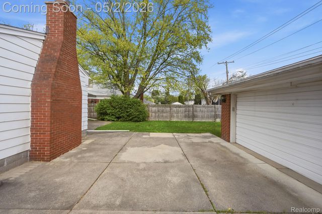 19704 Parkside Street, St. Clair Shores, MI 48080