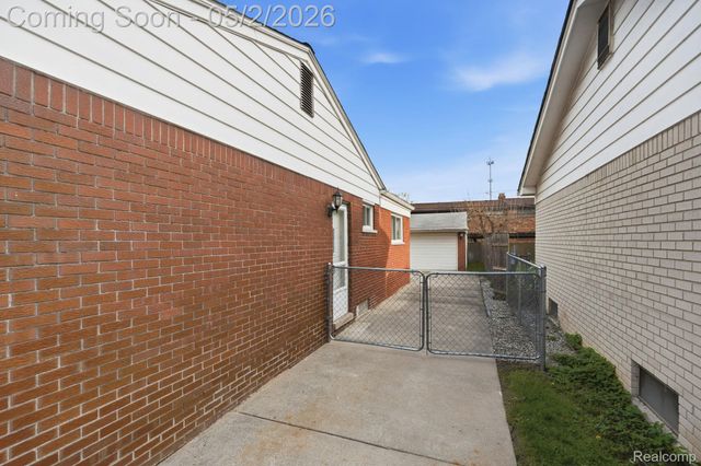 19704 Parkside Street, St. Clair Shores, MI 48080