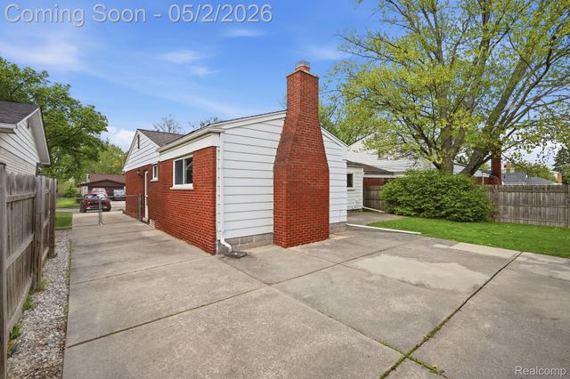 19704 Parkside Street, St. Clair Shores, MI 48080