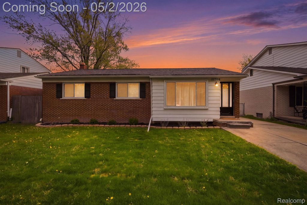 19704 Parkside Street, St. Clair Shores, MI 48080