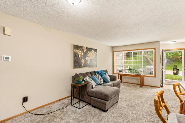 2265 Grand Avenue 4, West Des Moines, IA 50265