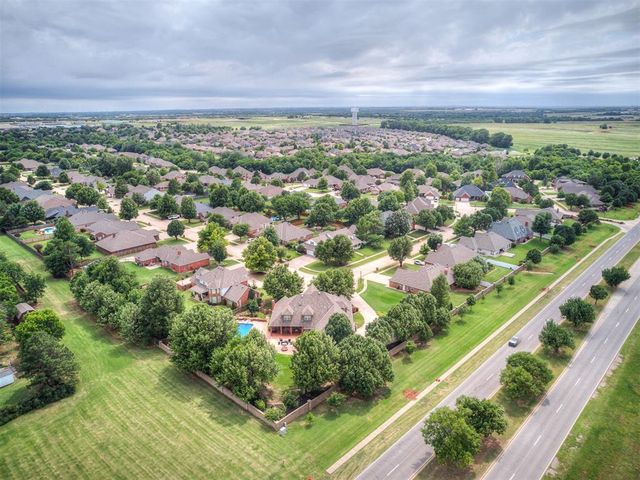 1605 Castle Rock Road, Yukon, OK 73099