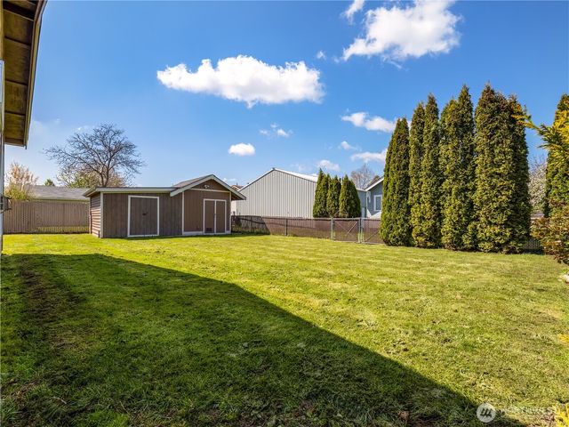 247 S D St, Buckley, WA 98321