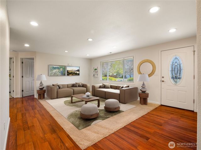 247 S D St, Buckley, WA 98321