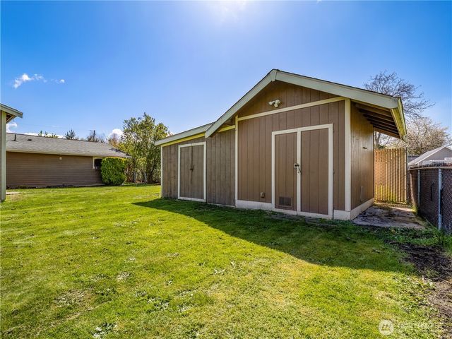 247 S D St, Buckley, WA 98321