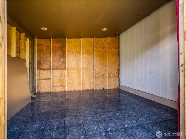 247 S D St, Buckley, WA 98321
