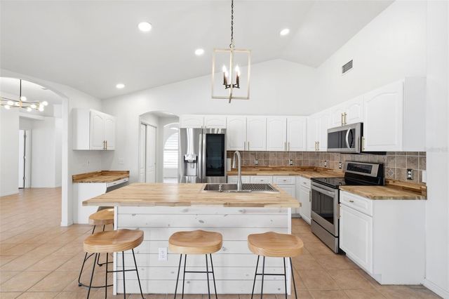 2210 TOWERING OAKS CIRCLE, Seffner, FL 33584