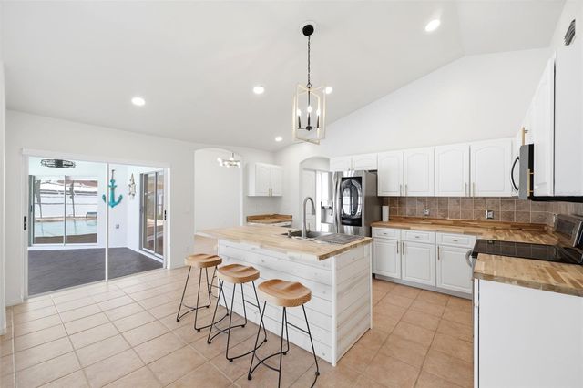 2210 TOWERING OAKS CIRCLE, Seffner, FL 33584