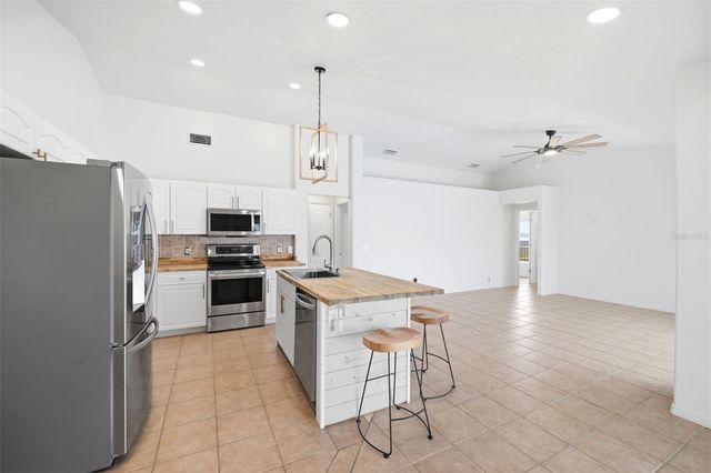 2210 TOWERING OAKS CIRCLE, Seffner, FL 33584