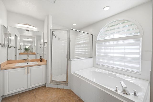 2210 TOWERING OAKS CIRCLE, Seffner, FL 33584