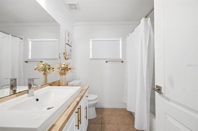 2210 TOWERING OAKS CIRCLE, Seffner, FL 33584