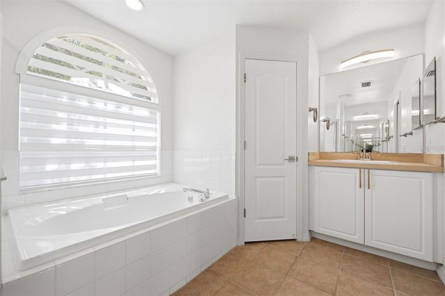 2210 TOWERING OAKS CIRCLE, Seffner, FL 33584