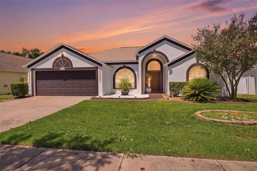 2210 TOWERING OAKS CIRCLE, Seffner, FL 33584