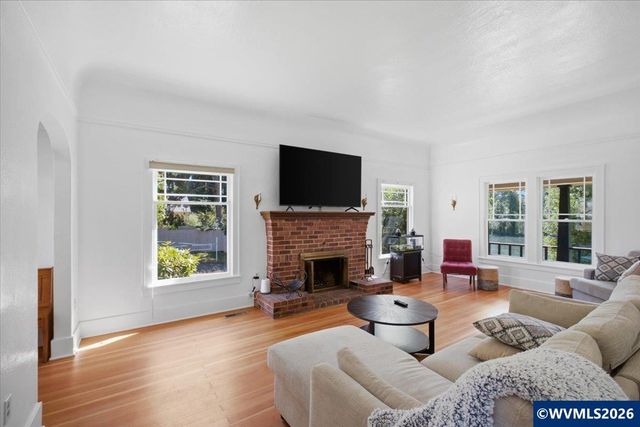 173 Ferry St, Jefferson, OR 97352