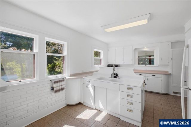 173 Ferry St, Jefferson, OR 97352