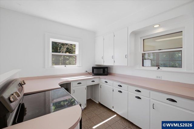 173 Ferry St, Jefferson, OR 97352