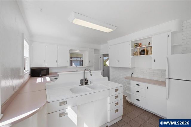 173 Ferry St, Jefferson, OR 97352