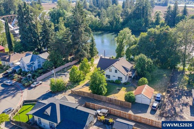 173 Ferry St, Jefferson, OR 97352